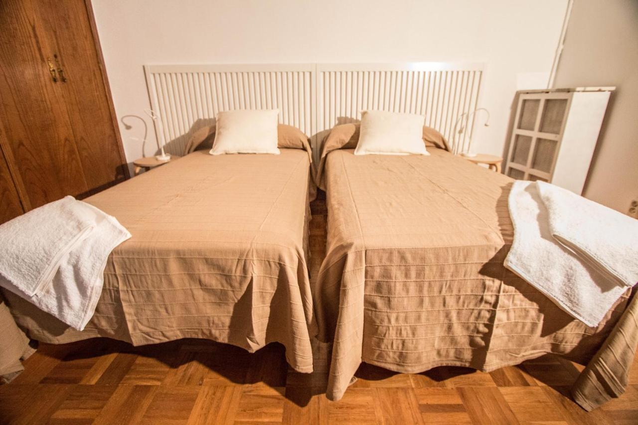 Chambre Lits Jumeaux avec Salle de Bains Commune