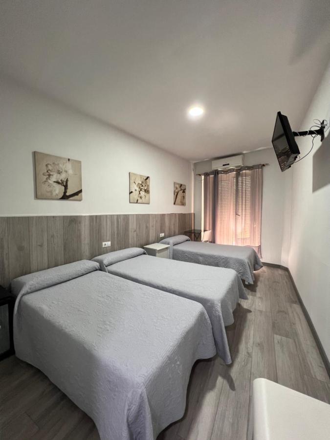 Chambre Triple avec Salle de Bains Privative