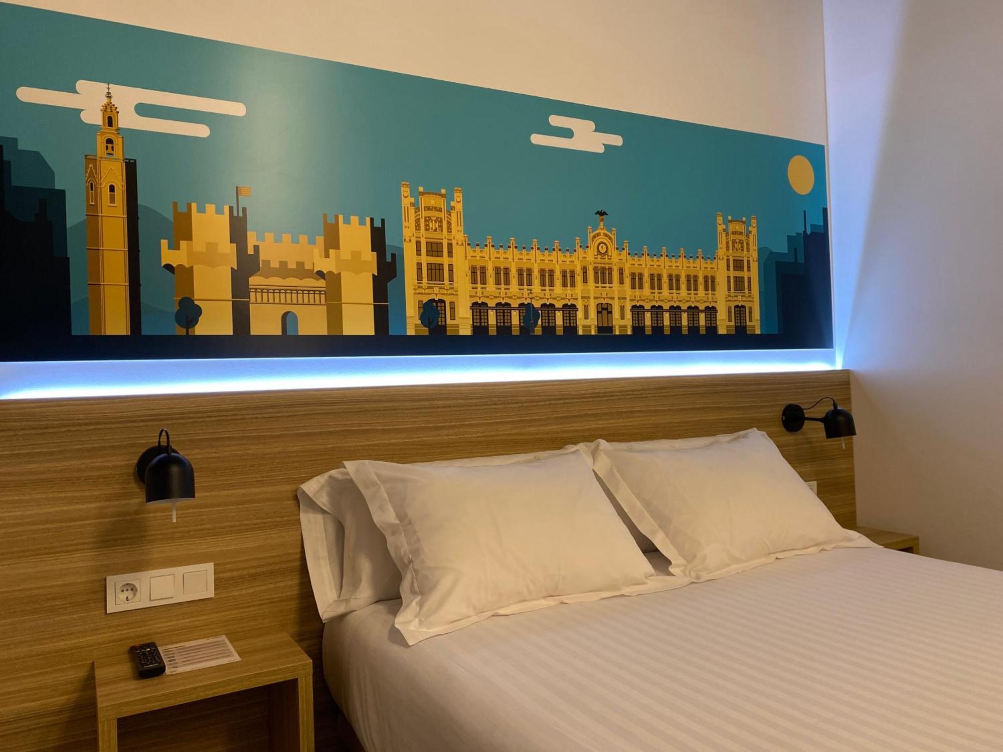 Small Double Room,843352268:JPEG