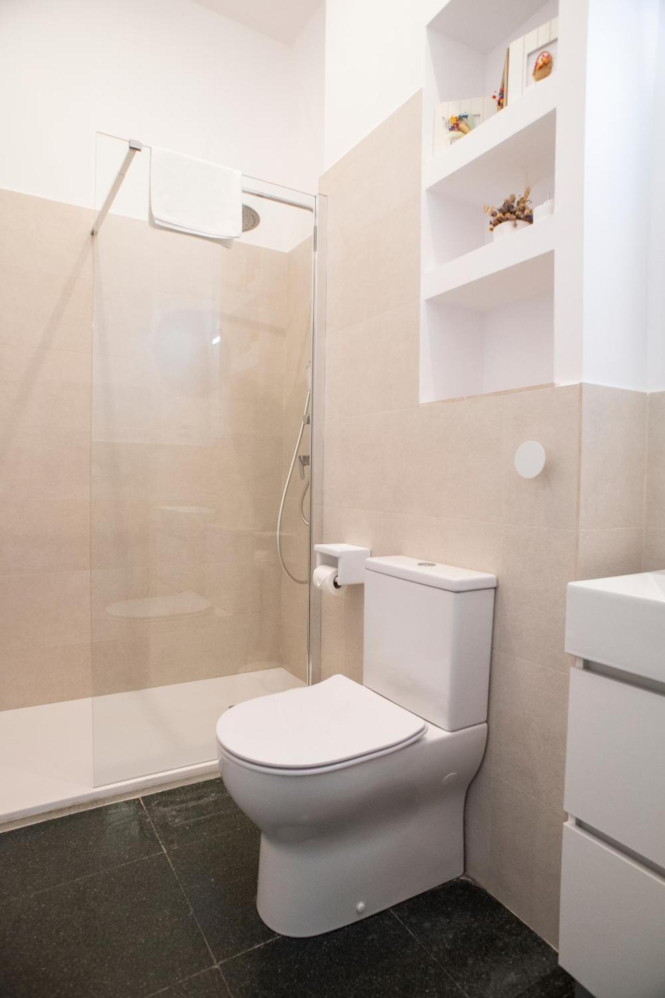 Double Room Private Bathroom