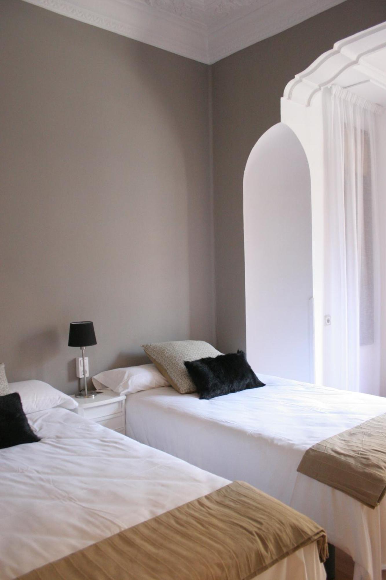 Chambre Lits Jumeaux avec Salle de Bains Commune